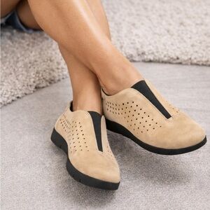 Clarks Women's Medora Gemma Nubuck Perforated Leather Shoes US Size 9M Cream